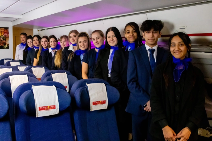 13 students stood in air cabin